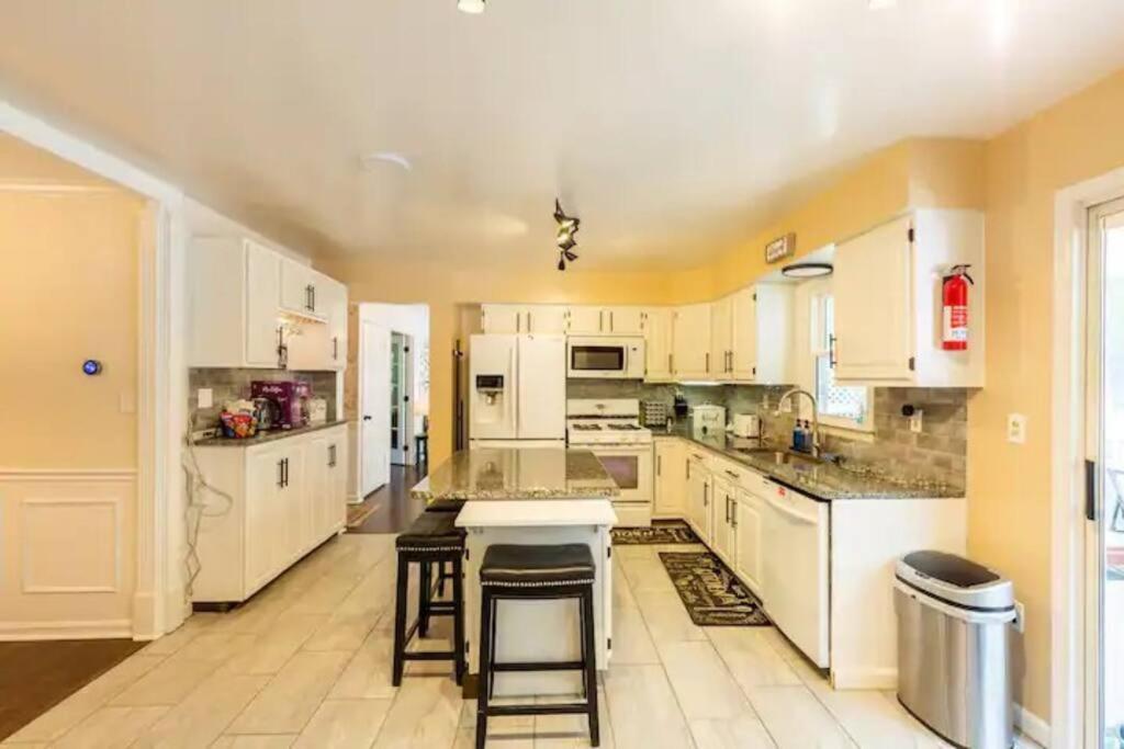 Lrge 5 Bedroom 9 Beds Near Dc-Pool, Hot Tub, Gym, Game Rm, Fire Pit Bowie Zewnętrze zdjęcie