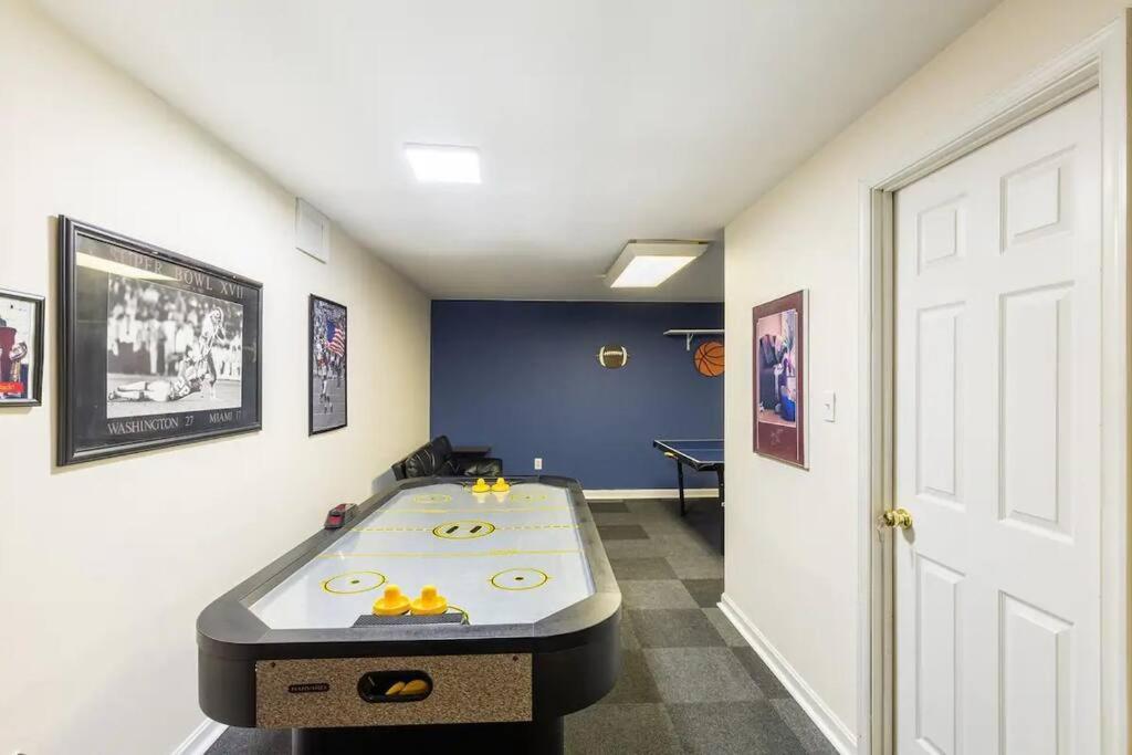 Lrge 5 Bedroom 9 Beds Near Dc-Pool, Hot Tub, Gym, Game Rm, Fire Pit Bowie Zewnętrze zdjęcie
