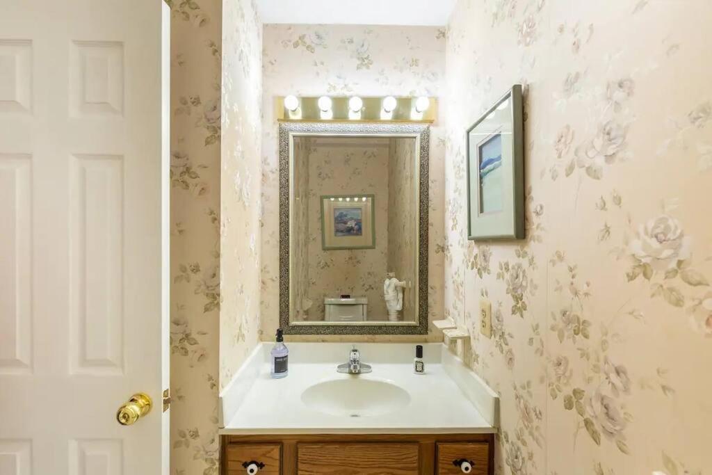 Lrge 5 Bedroom 9 Beds Near Dc-Pool, Hot Tub, Gym, Game Rm, Fire Pit Bowie Zewnętrze zdjęcie