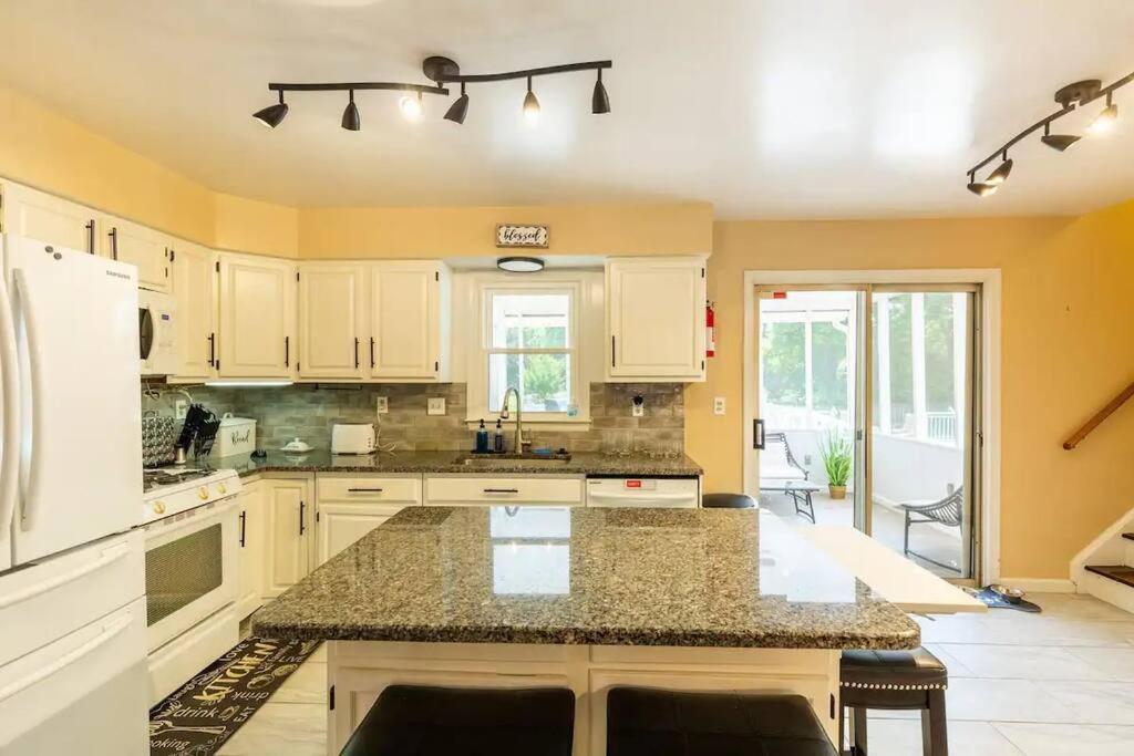Lrge 5 Bedroom 9 Beds Near Dc-Pool, Hot Tub, Gym, Game Rm, Fire Pit Bowie Zewnętrze zdjęcie